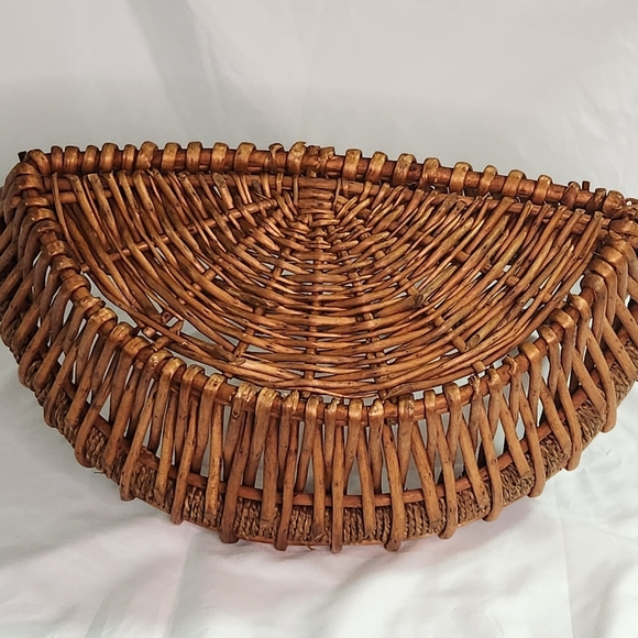 Wicker Rattan Multiuse Basket Flower Gathering Fruit Vegetable Wall Hanging - Picture 4 of 11